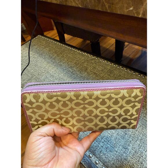 Coach Wallet - Picture 4 of 4